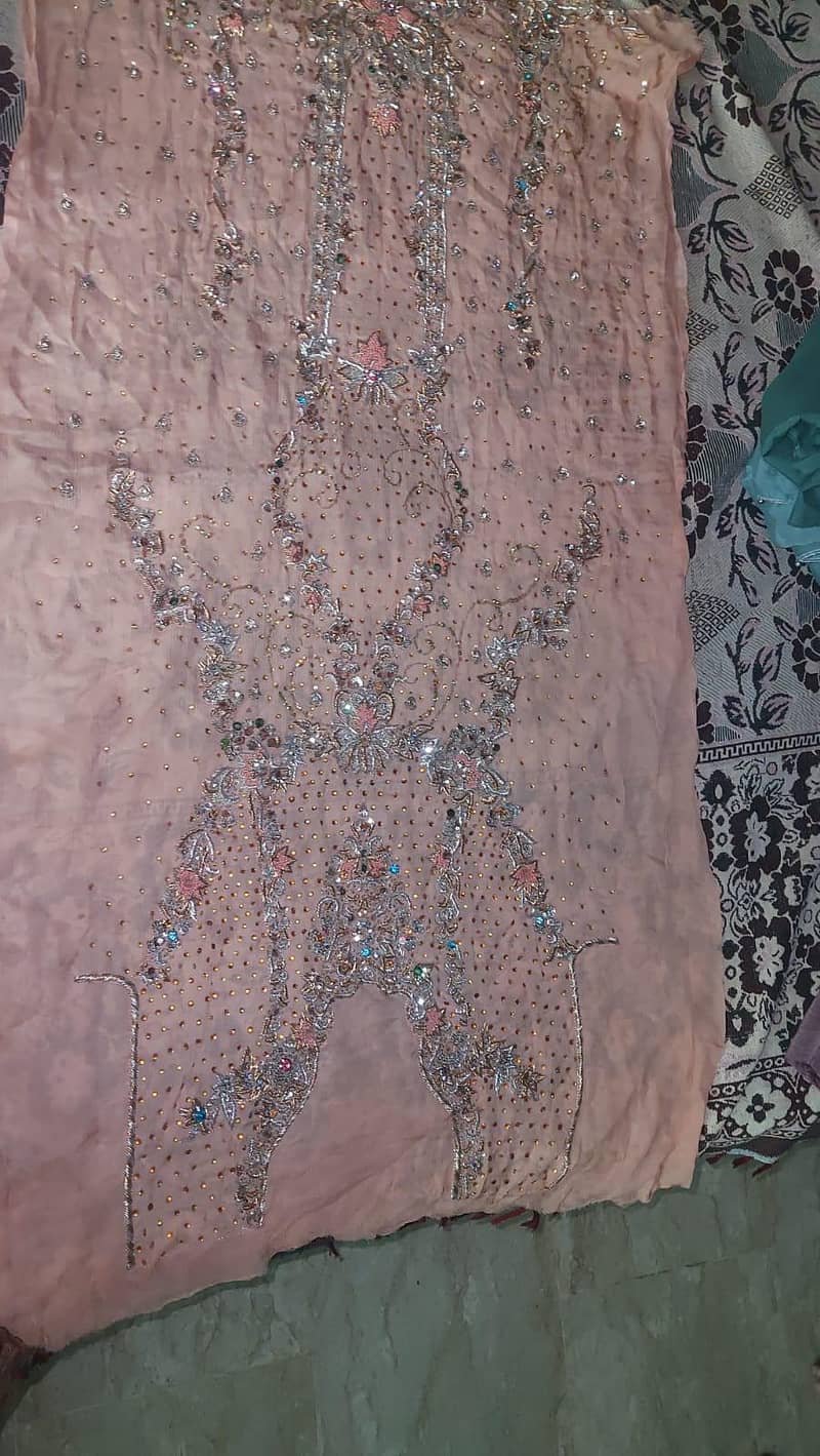 خوبصورت ہاتھ کا کام والا 4 پیس پارٹی وئیر سوٹ 1