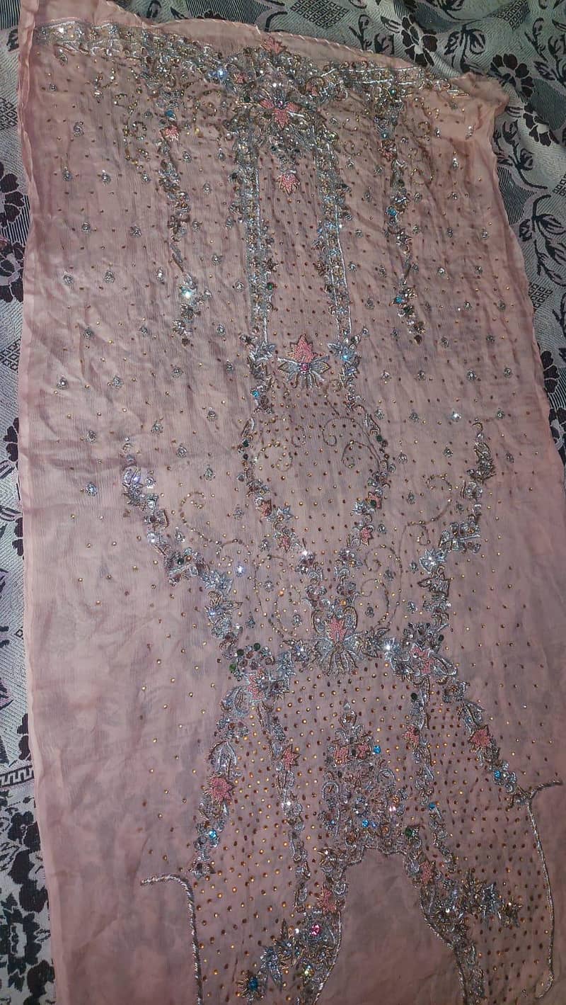 خوبصورت ہاتھ کا کام والا 4 پیس پارٹی وئیر سوٹ 2