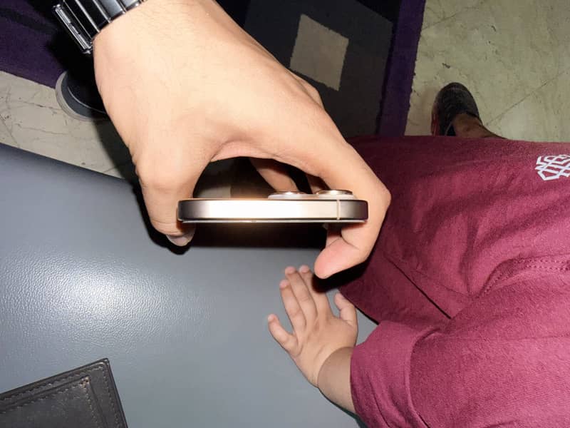 Apple iPhone 16 Pro Max 6