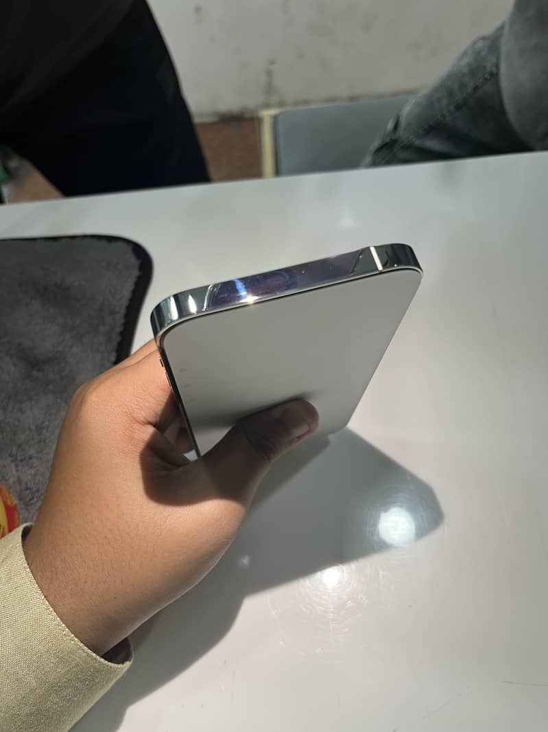 Apple iPhone 14 Pro Max 0