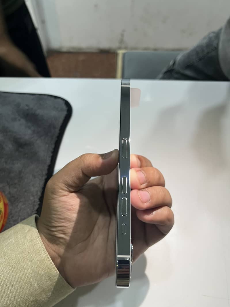 Apple iPhone 14 Pro Max 2