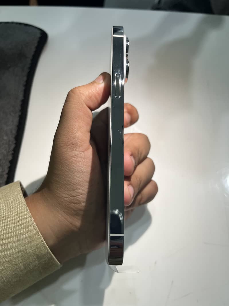 Apple iPhone 14 Pro Max 3