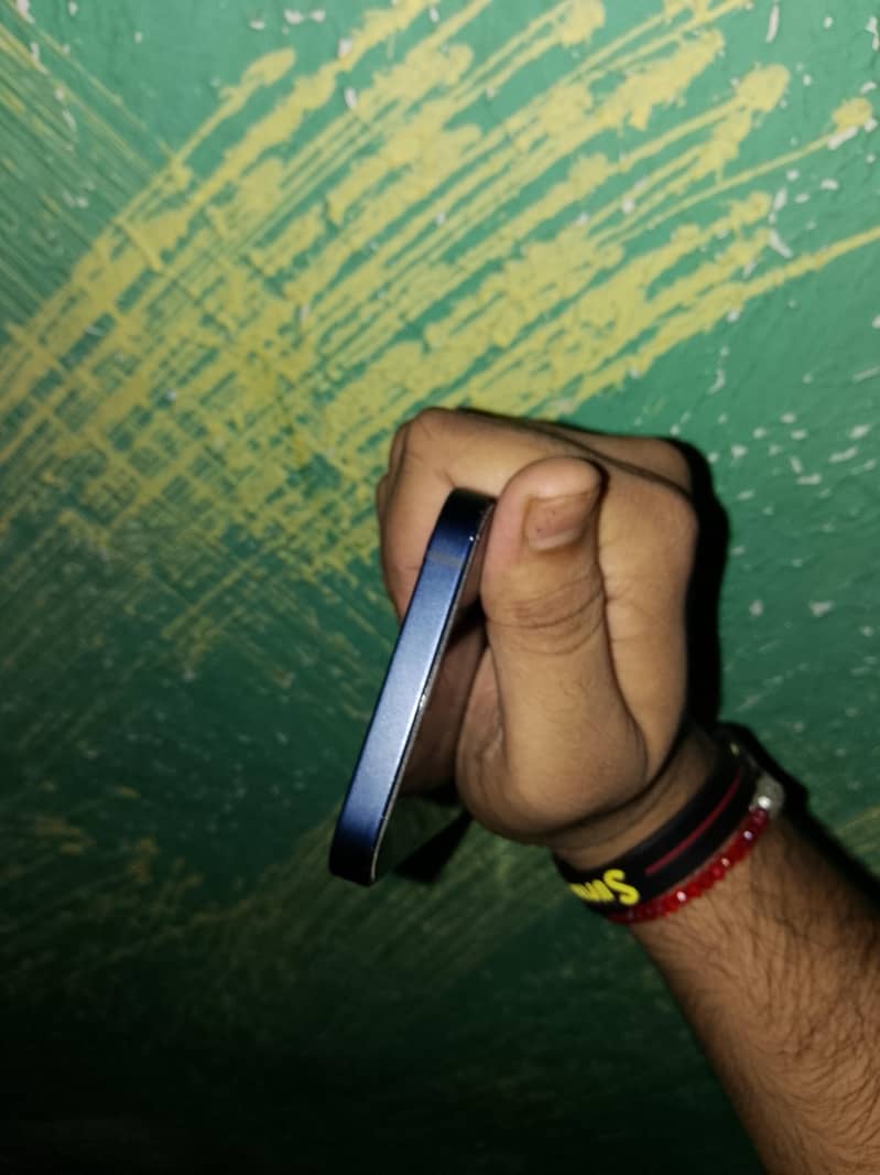 Apple iPhone 12 4