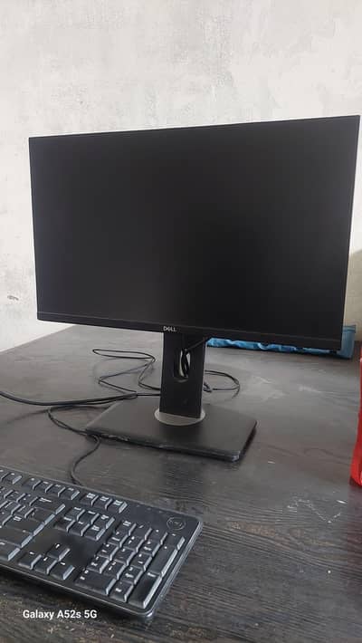 Borderless Dell 24 inch led IPS display