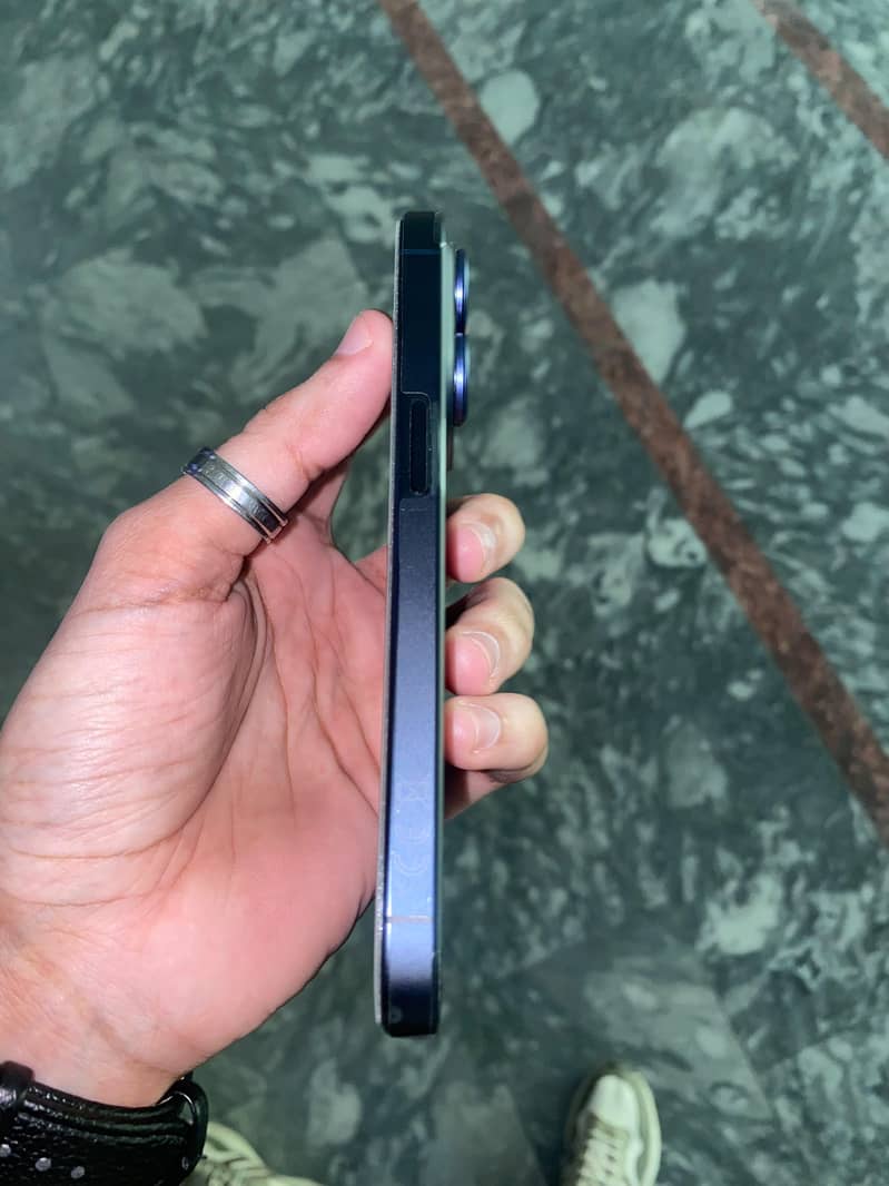 Apple iPhone 15 Pro 4