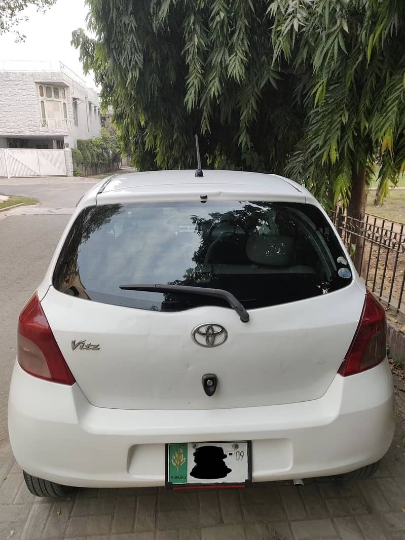 Vitz 2006 5