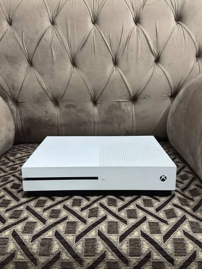 Xbox One S White with 12 install games