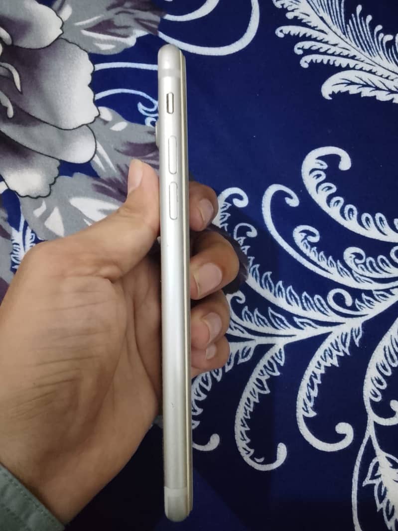 Apple iPhone 7 1