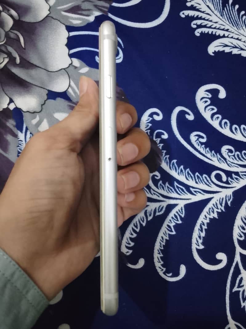 Apple iPhone 7 2