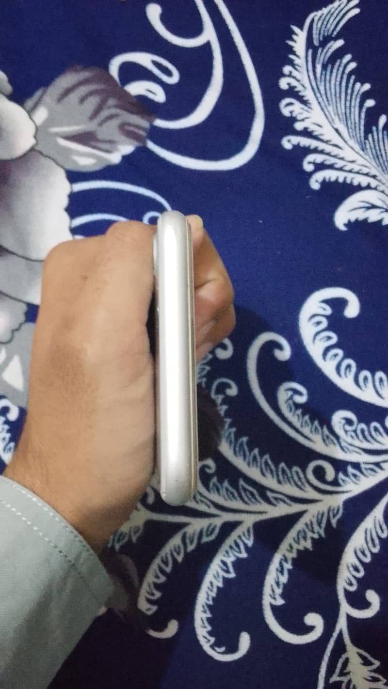 Apple iPhone 7 5