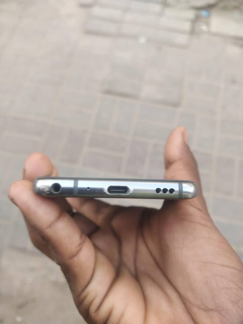 LG G7 ThinQ 3