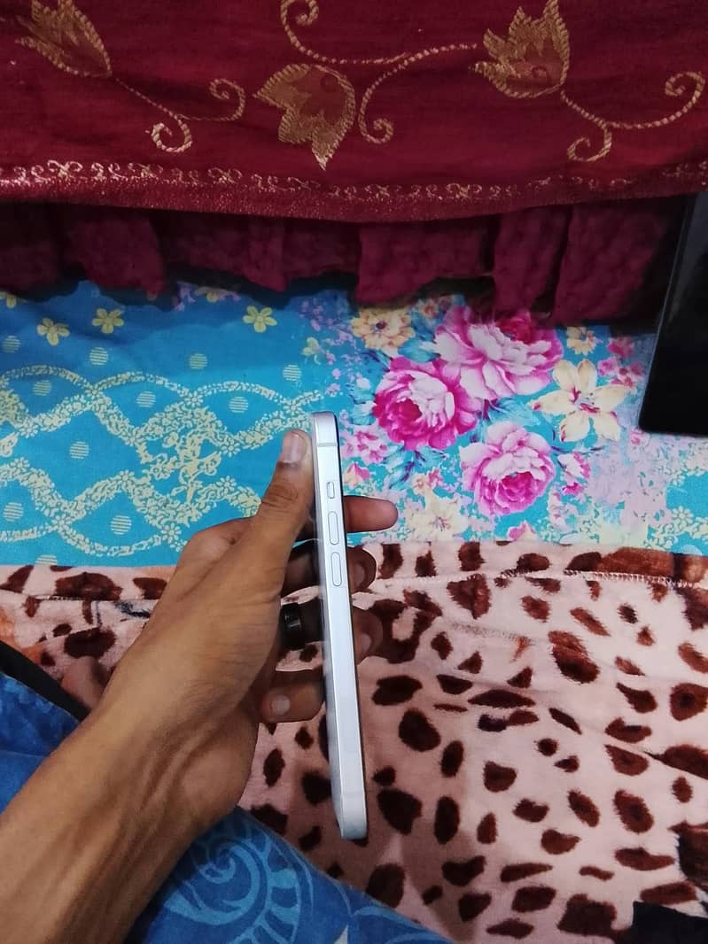 Apple iPhone 14 6