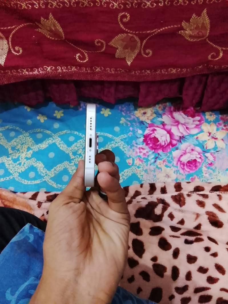 Apple iPhone 14 7