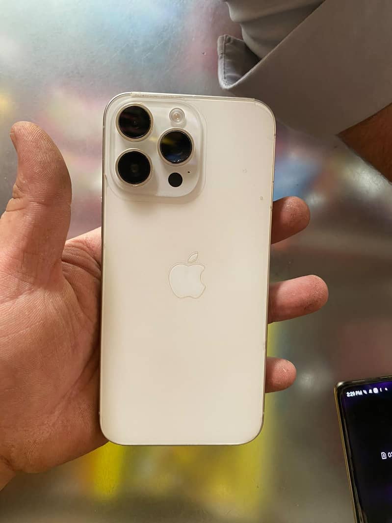 Apple iPhone 15 Pro Max 0