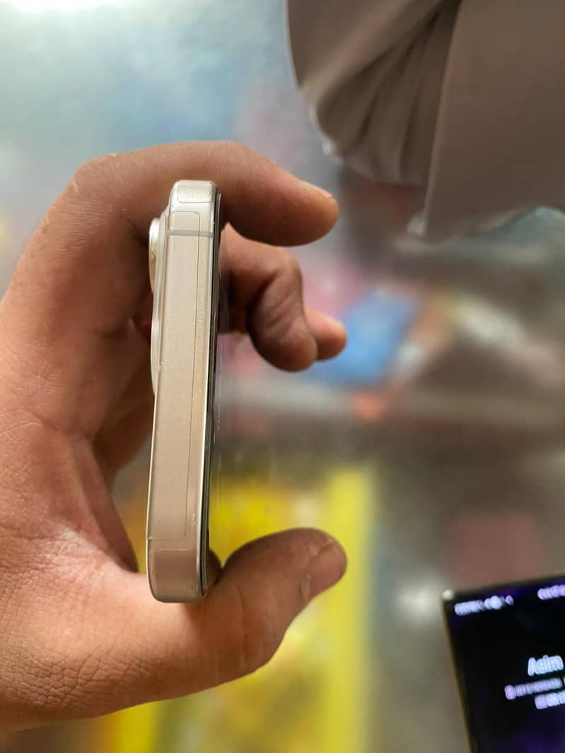 Apple iPhone 15 Pro Max 2