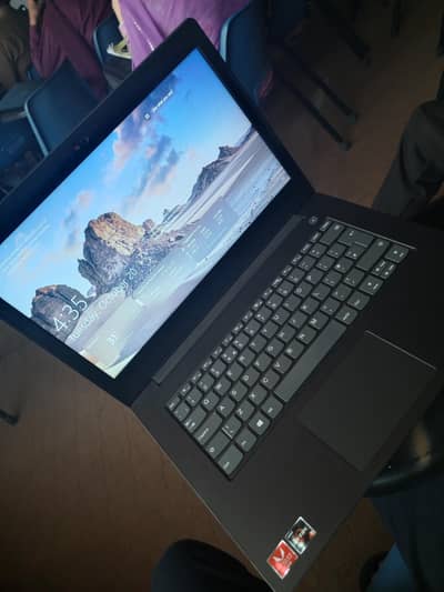 lenovoRyzen5/8g ram/256ssd/graphiccard2gb