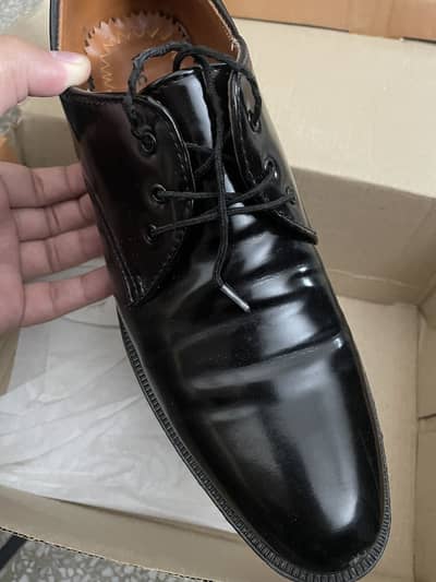 Formal shiny shoes for men