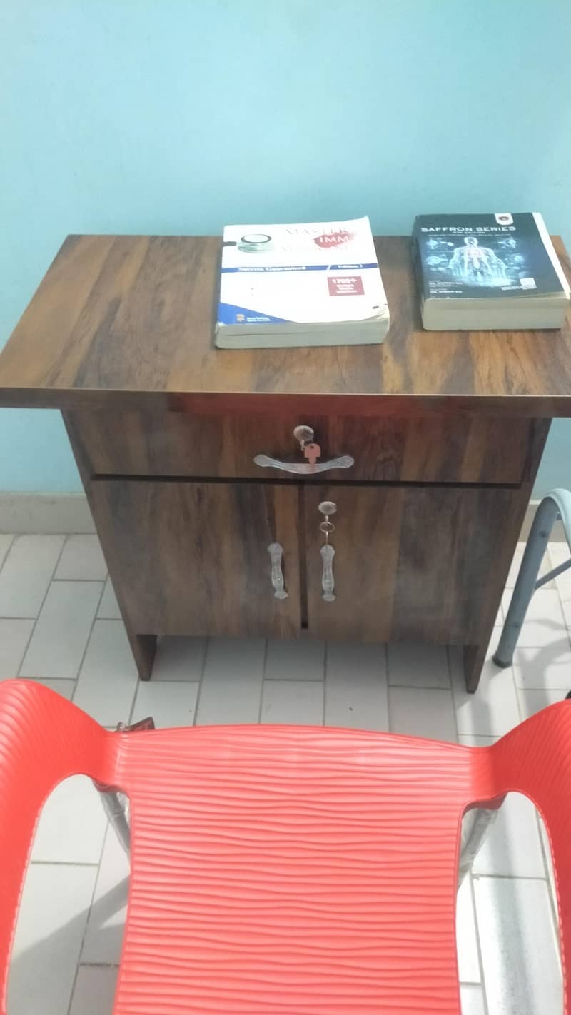 Table New condition 100/100 2