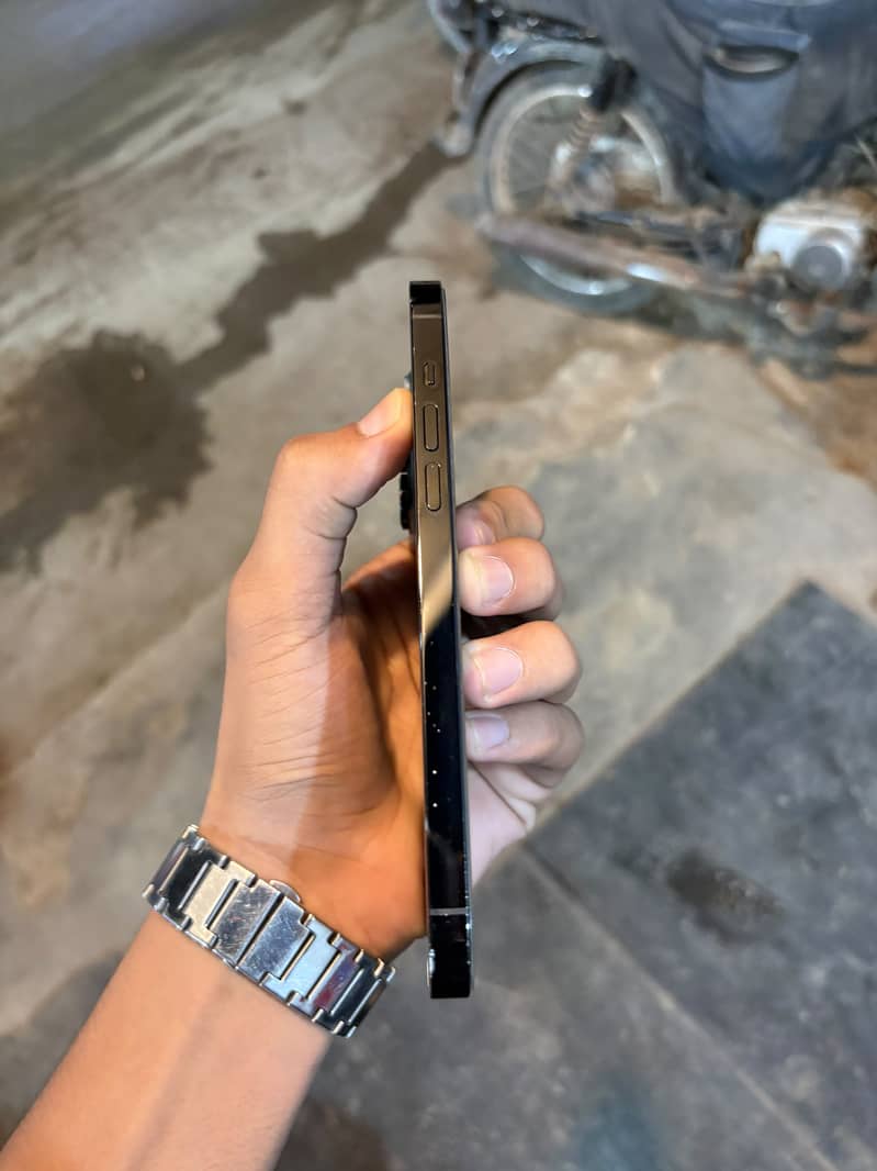 Apple iPhone 14 Pro Max 1