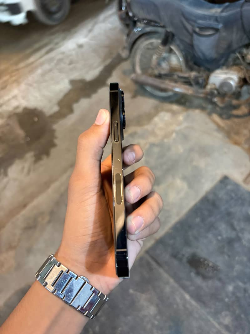 Apple iPhone 14 Pro Max 2