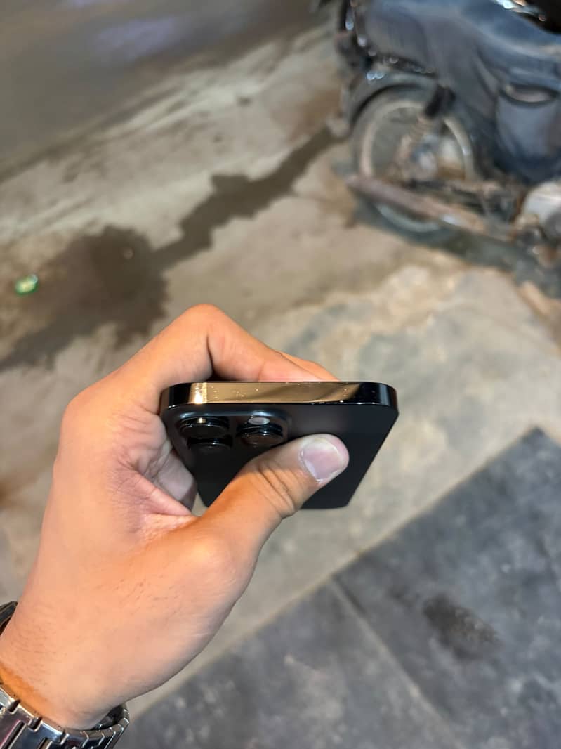 Apple iPhone 14 Pro Max 4