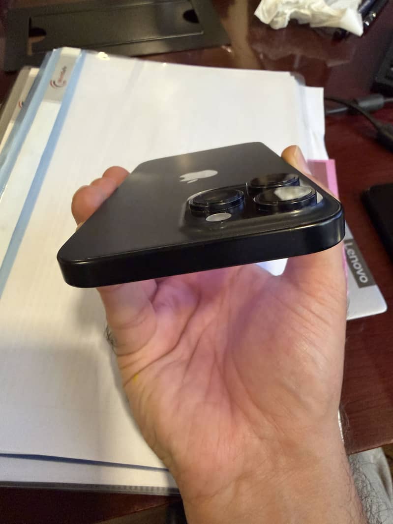 Apple iPhone 16 Pro Max 1