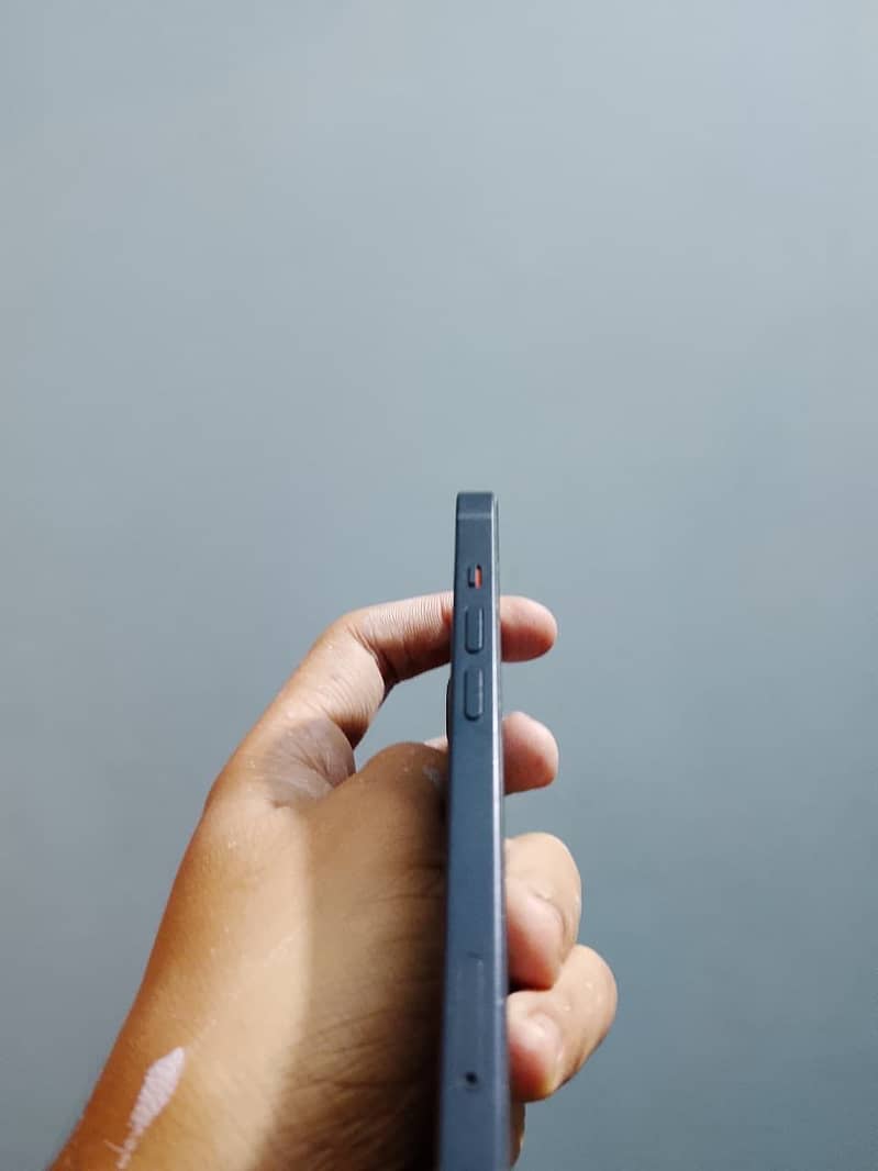 Apple iPhone 13 2