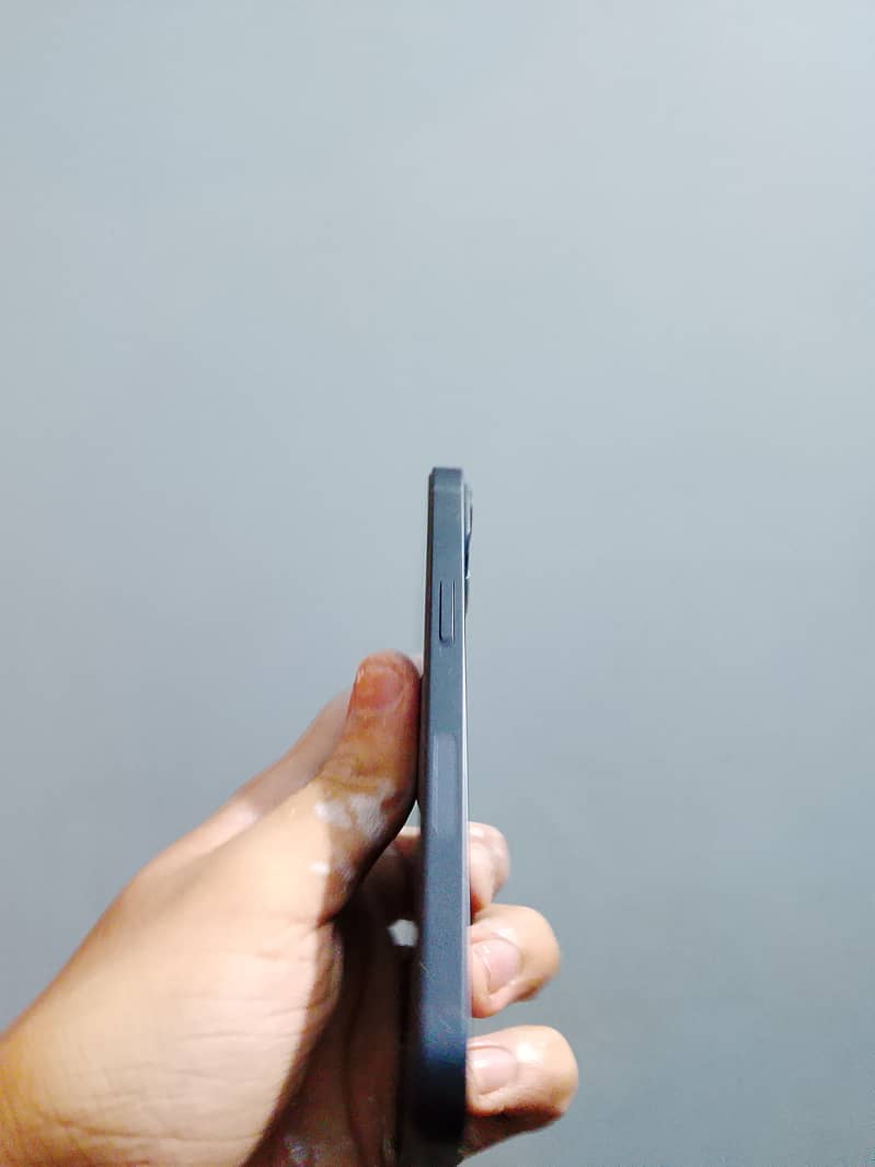 Apple iPhone 13 3