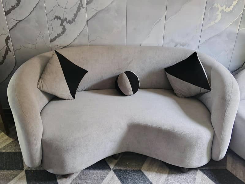 5seter sofa set 1
