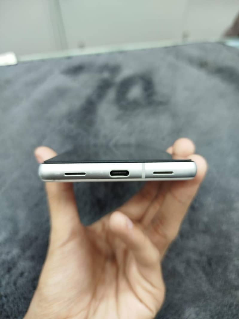 Google Pixel 7a 2