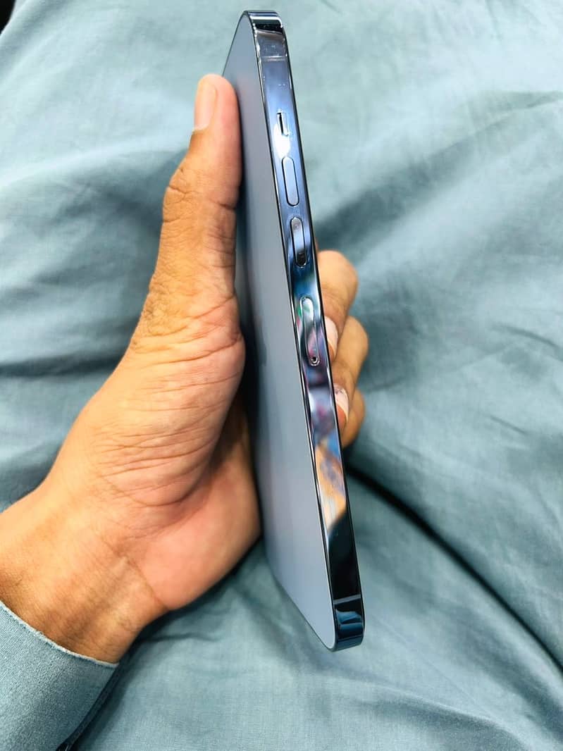 Apple iPhone 13 Pro Max 2