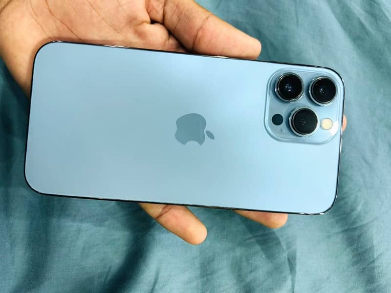 Apple iPhone 13 Pro Max 4