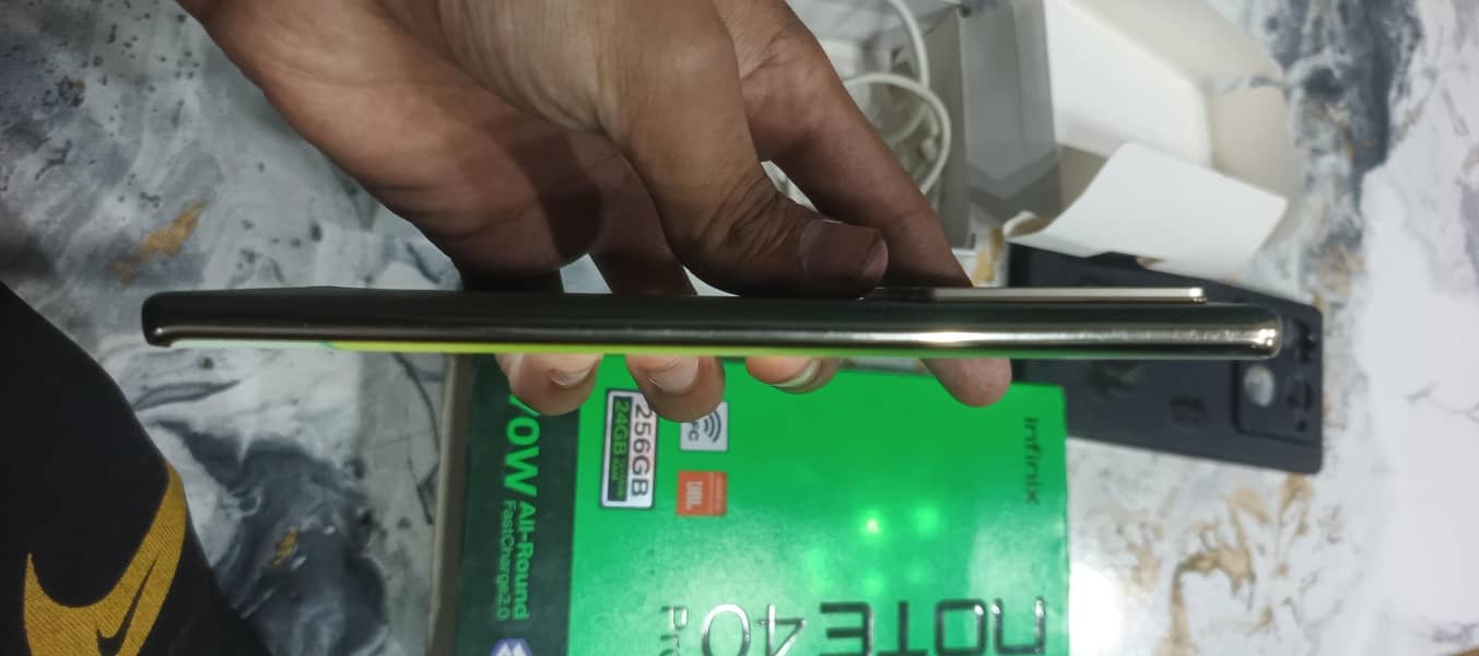 Infinix Note 40 Pro 4