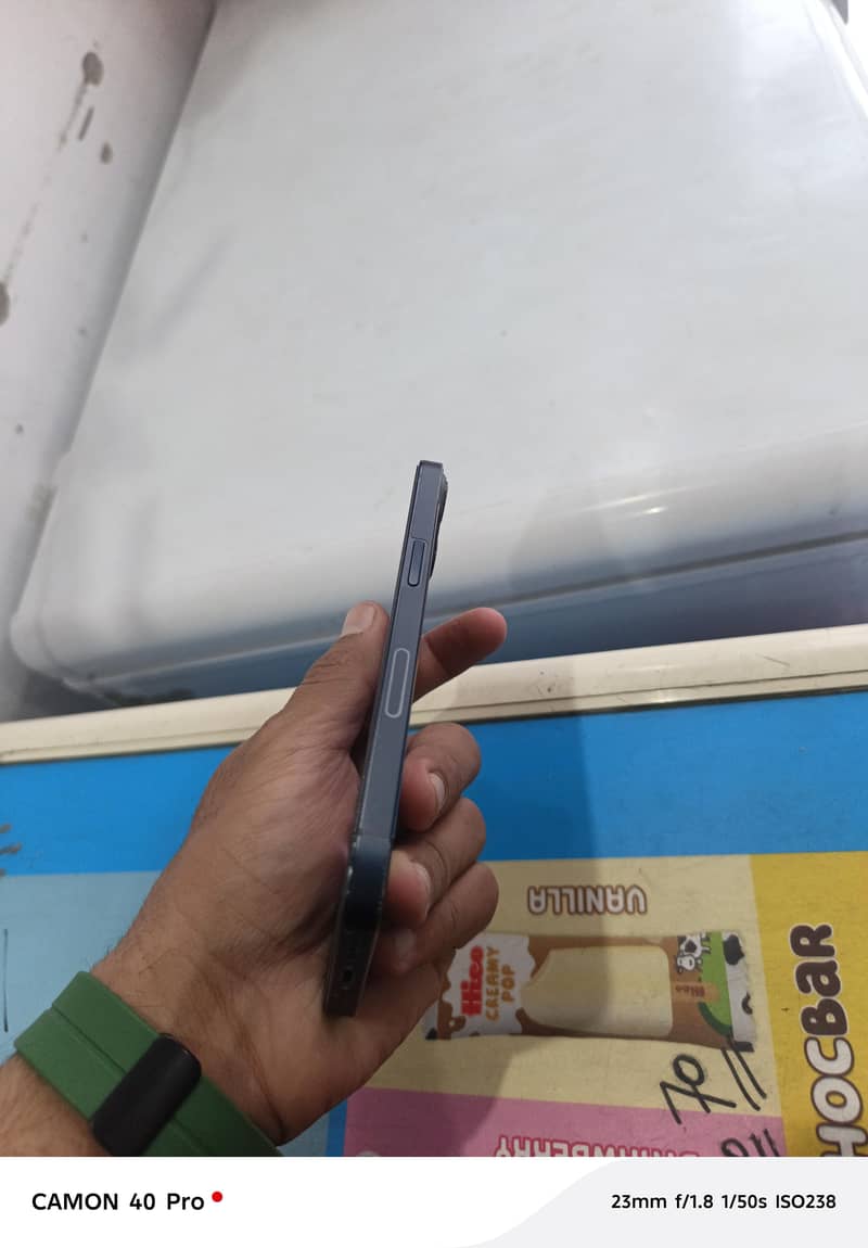 Apple iPhone 13 2