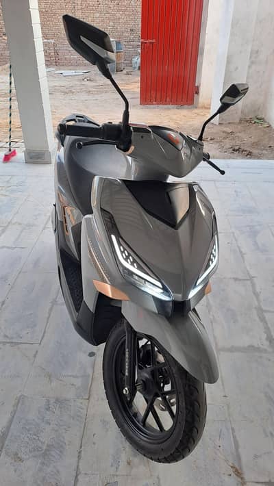 2026 Yadea Velax H Electric Scooter – Only 3 Weeks Old (814 km Driven)