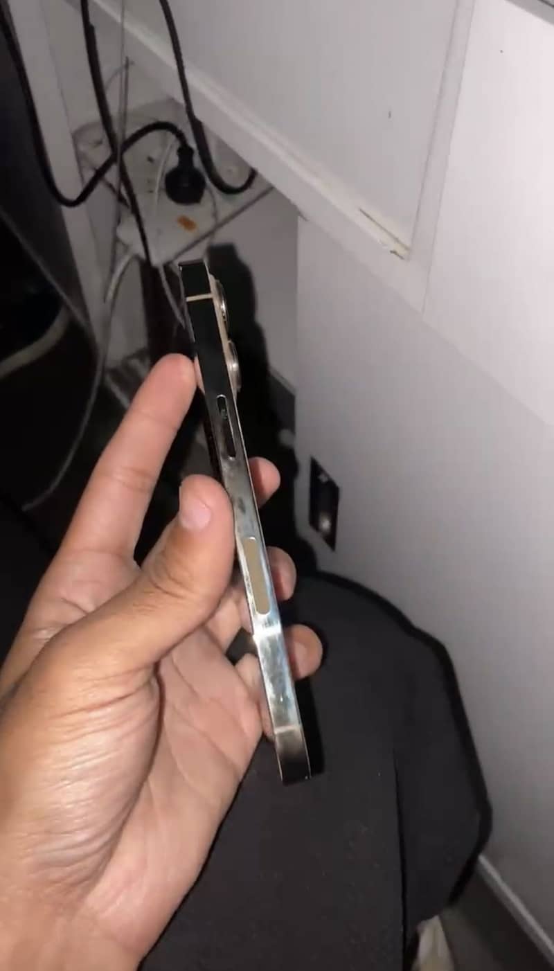 Apple iPhone 13 Pro 2