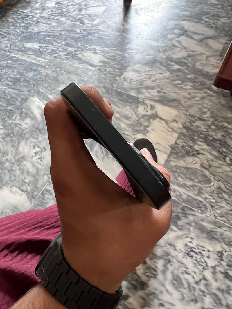 Apple iPhone 14 3