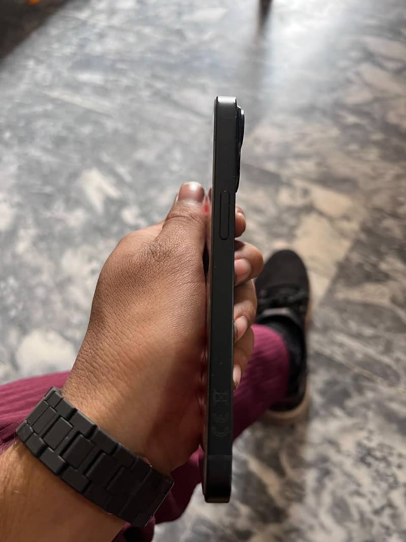 Apple iPhone 14 4