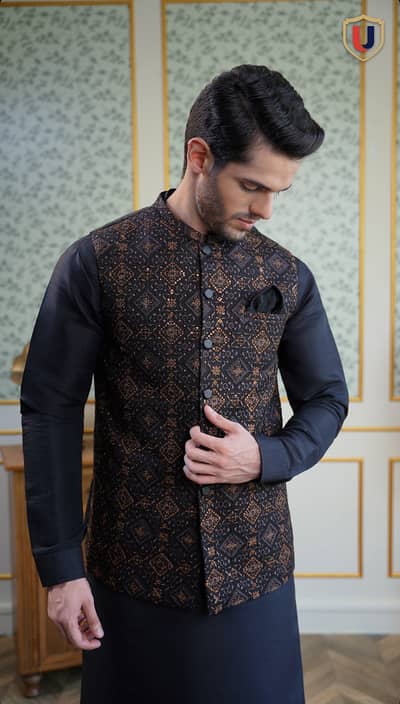 Uniworth Black & Gold Designer Waistcoat – Excellent Condition!