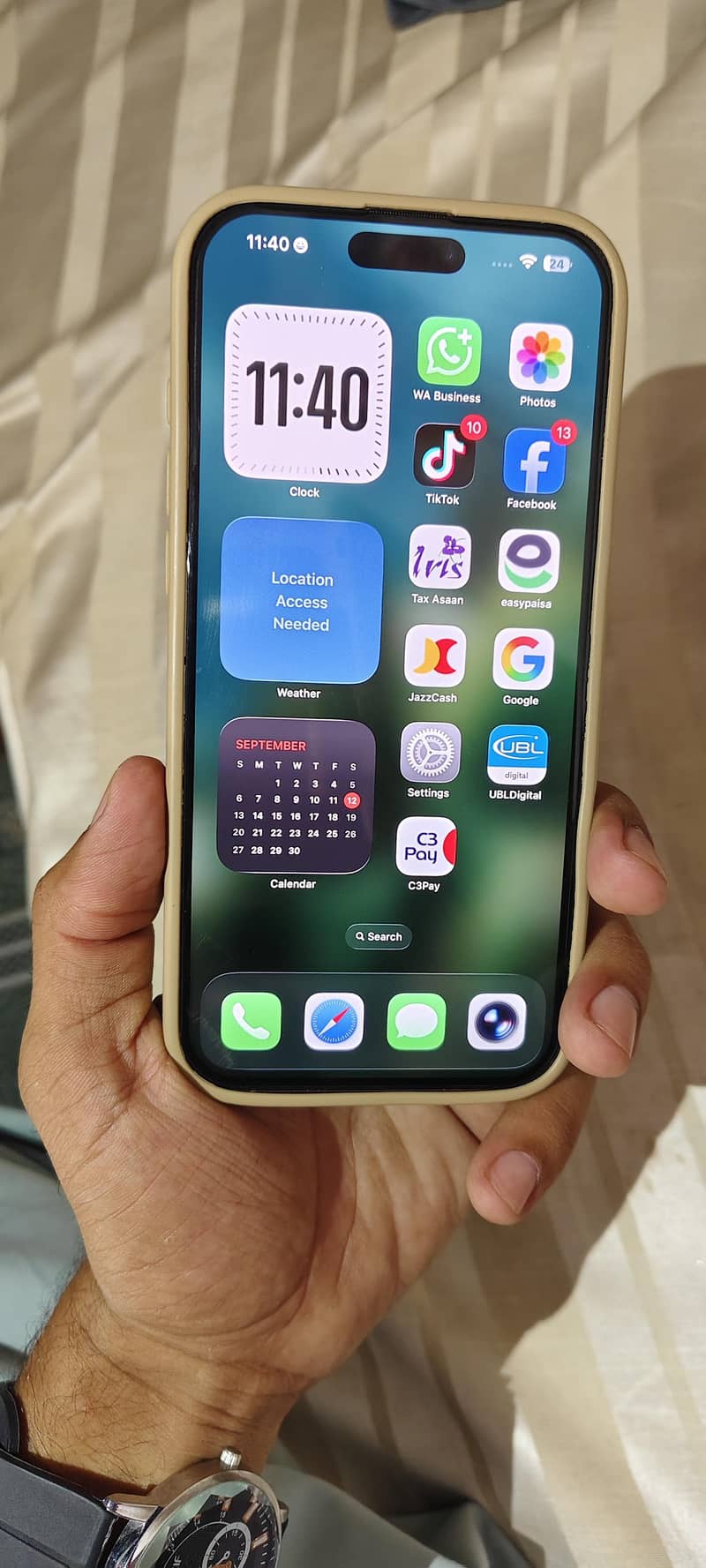 Apple iPhone 16 Pro Max 1