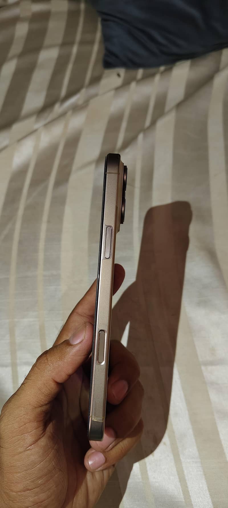 Apple iPhone 16 Pro Max 4
