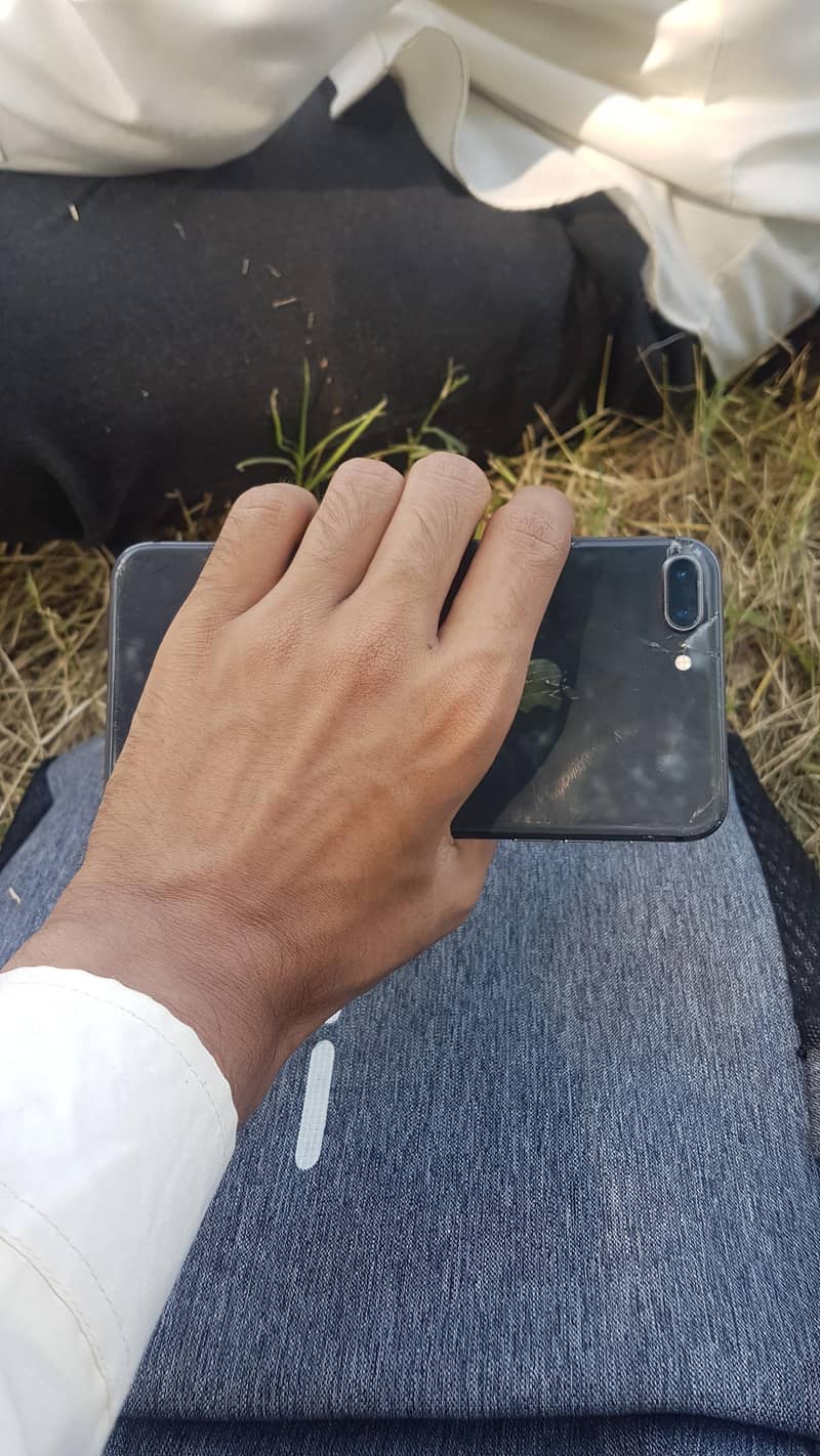 Apple iPhone 8 Plus 0