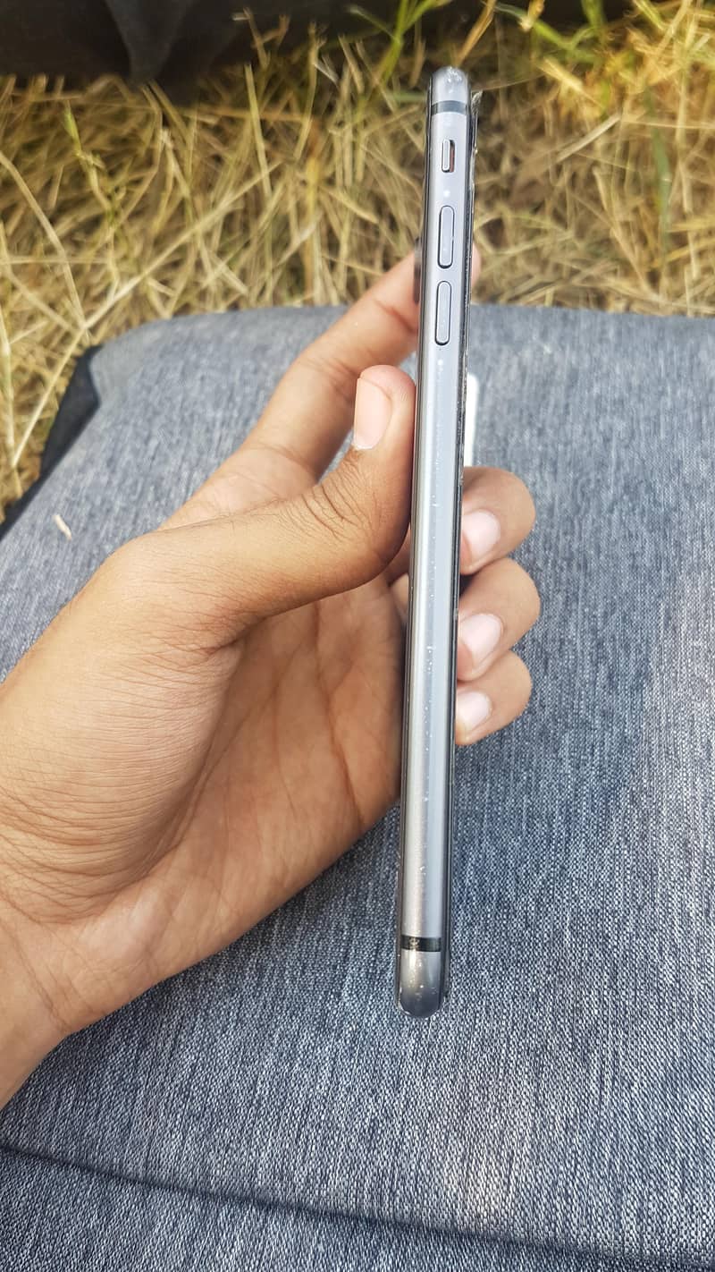 Apple iPhone 8 Plus 1