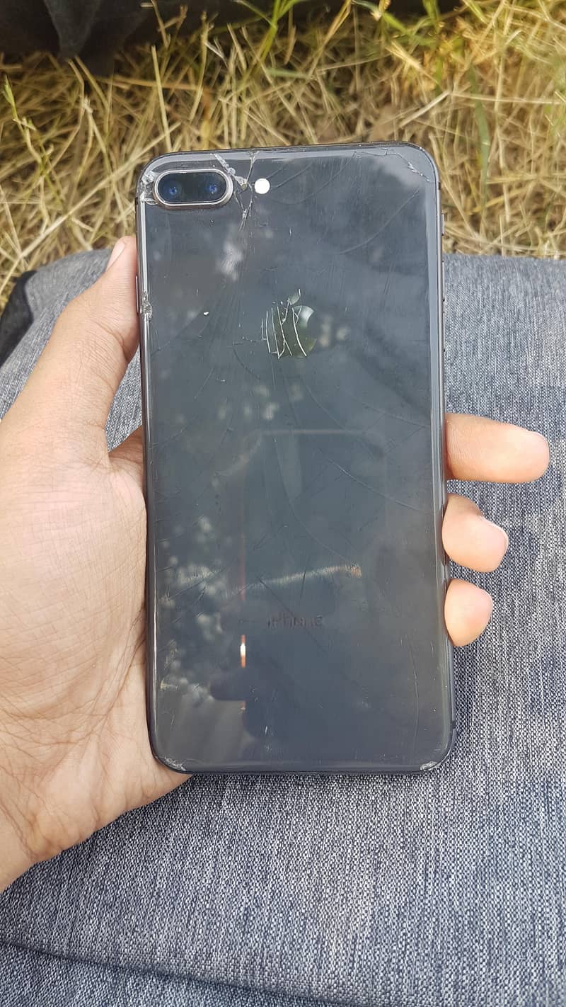 Apple iPhone 8 Plus 6