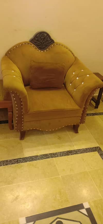 7 seater 1 center table 2 side table