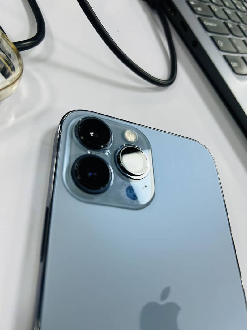 Apple iPhone 13 Pro Max 2