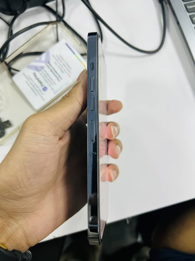 Apple iPhone 13 Pro Max 6