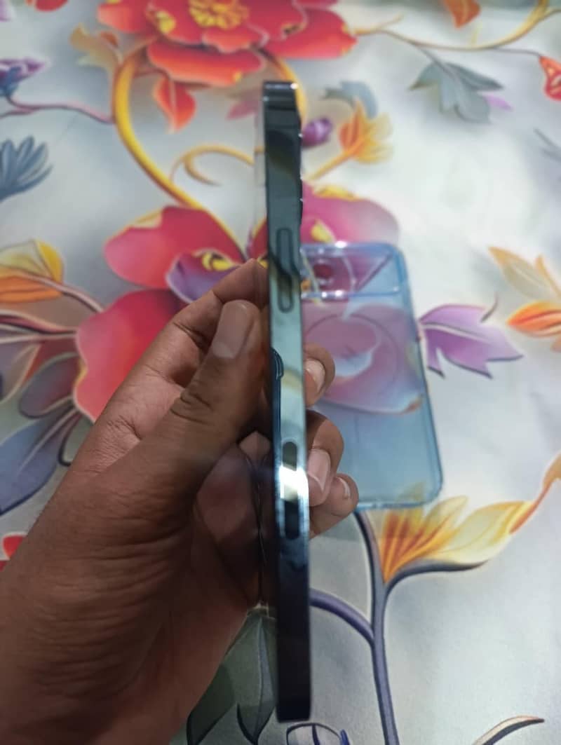 Apple iPhone 12 Pro 3