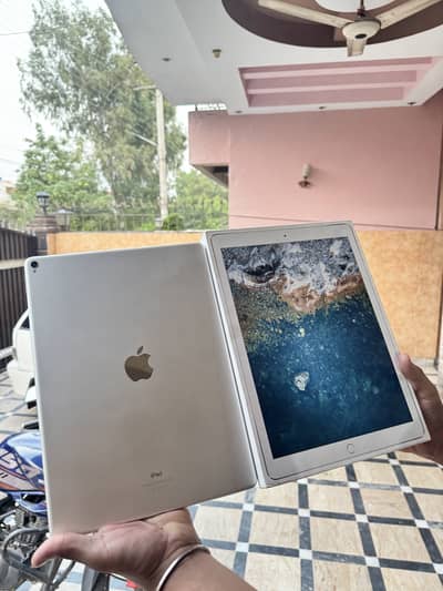 iPad Pro (12.9-inch) (2nd generation) 256 GB Silver – Mint Condition