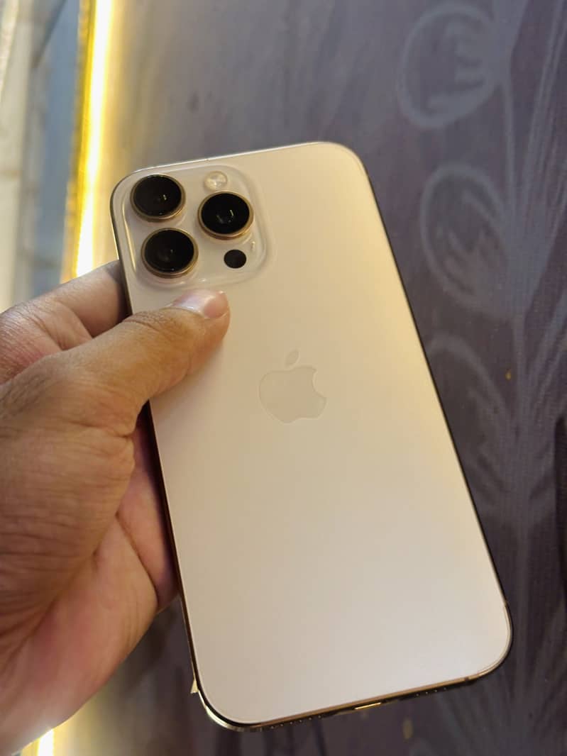 Apple iPhone 16 Pro Max 0